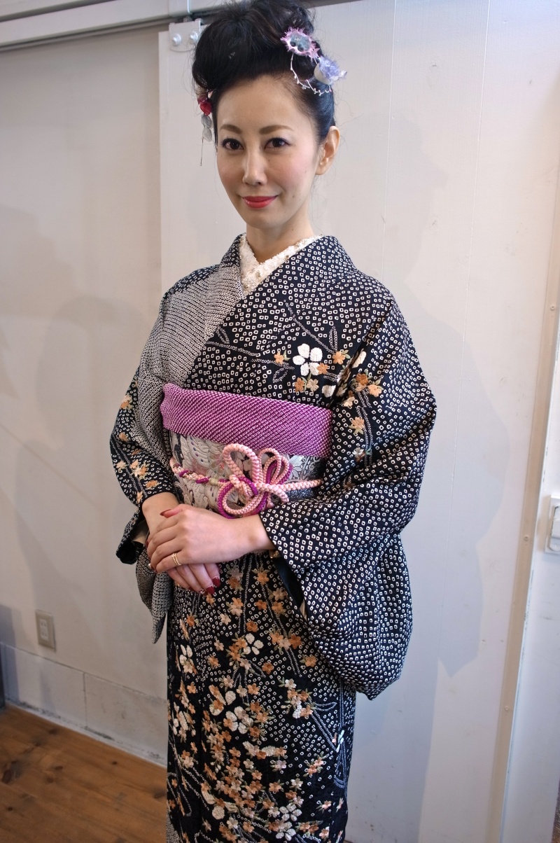 黒総絞り桜刺繍訪問着をレンタル・着付け・ヘアセットして頂きました