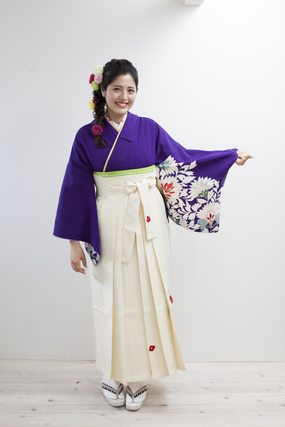 紫地アンティーク花柄訪問着に白袴 - きもの六花（ricca） | 大阪市北