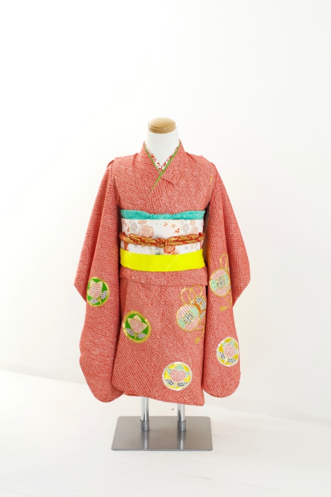 赤地総絞り刺繍柄《C》