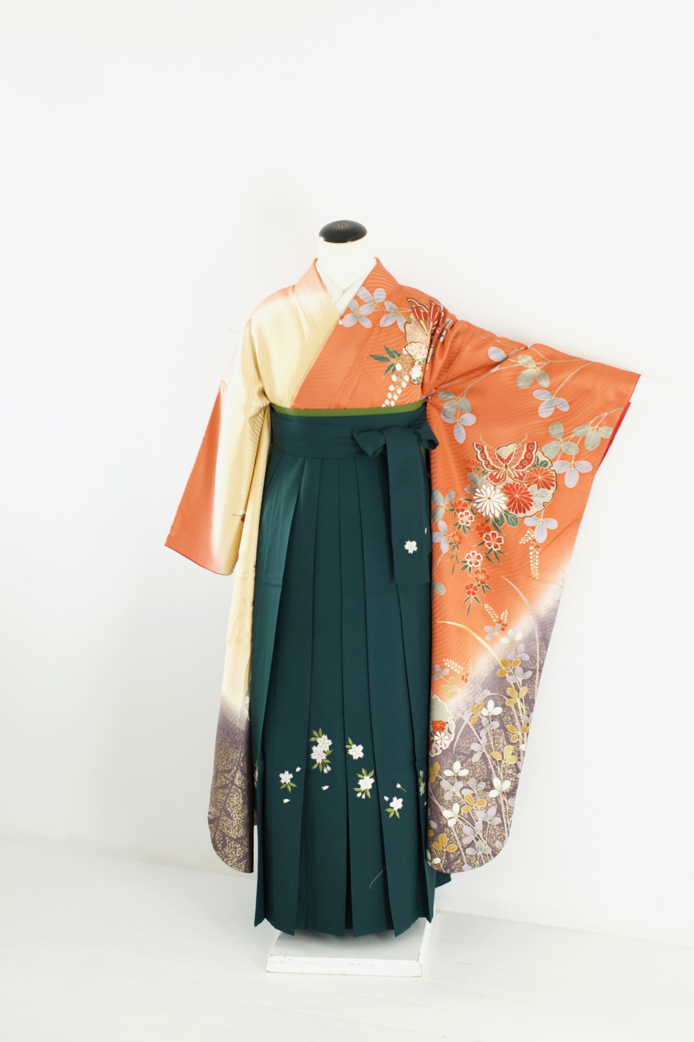 正絹振袖25(薄ピンク・オレンジ・黄、蝶の柄) ファッションデザイナー