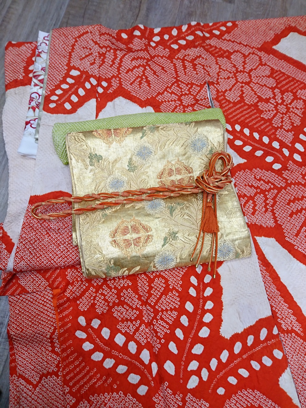 レンタルきもの＞結婚式へ・赤総絞り振袖コーディネート