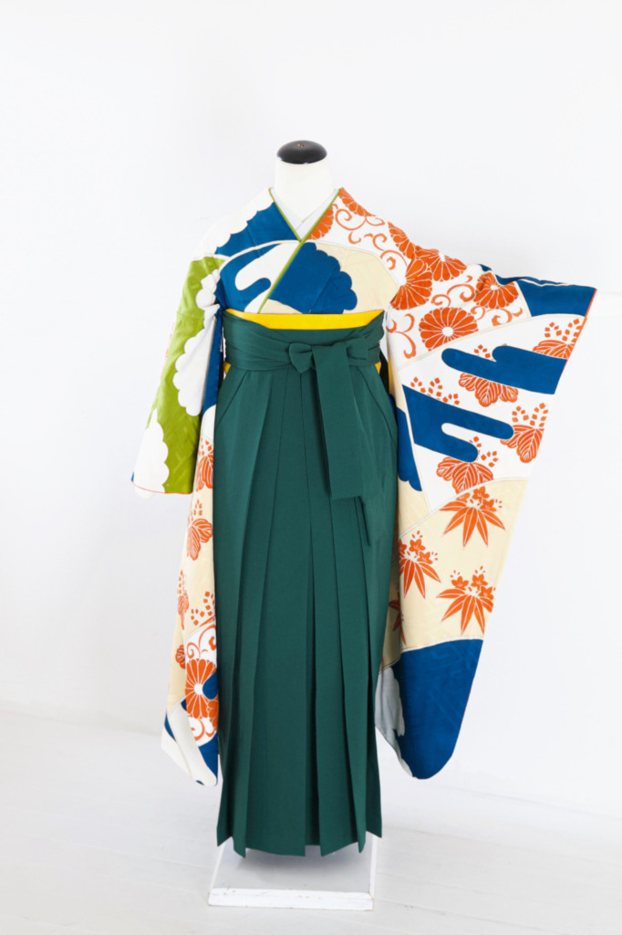 紺地オレンジ桐と菊