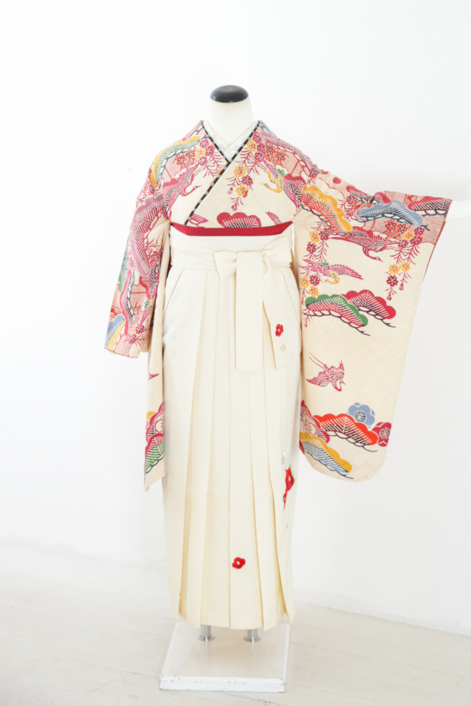 ベージュ地紅型中振袖〈B〉