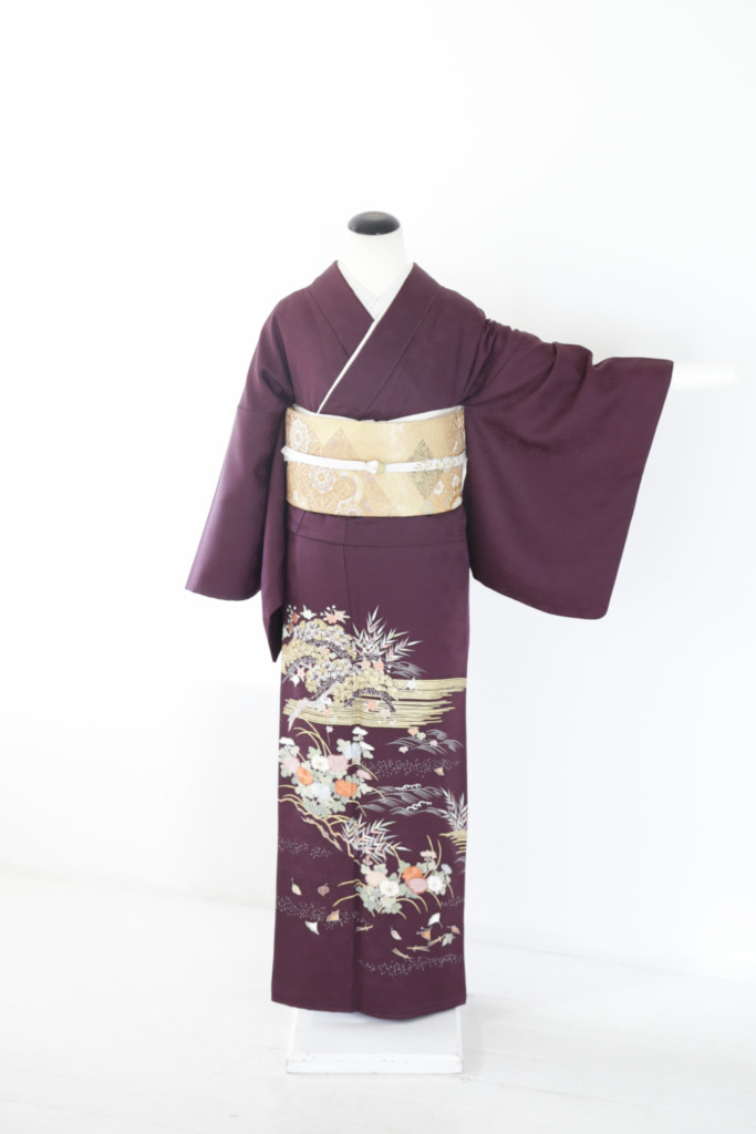 濃紫地松に菊刺繍色留袖