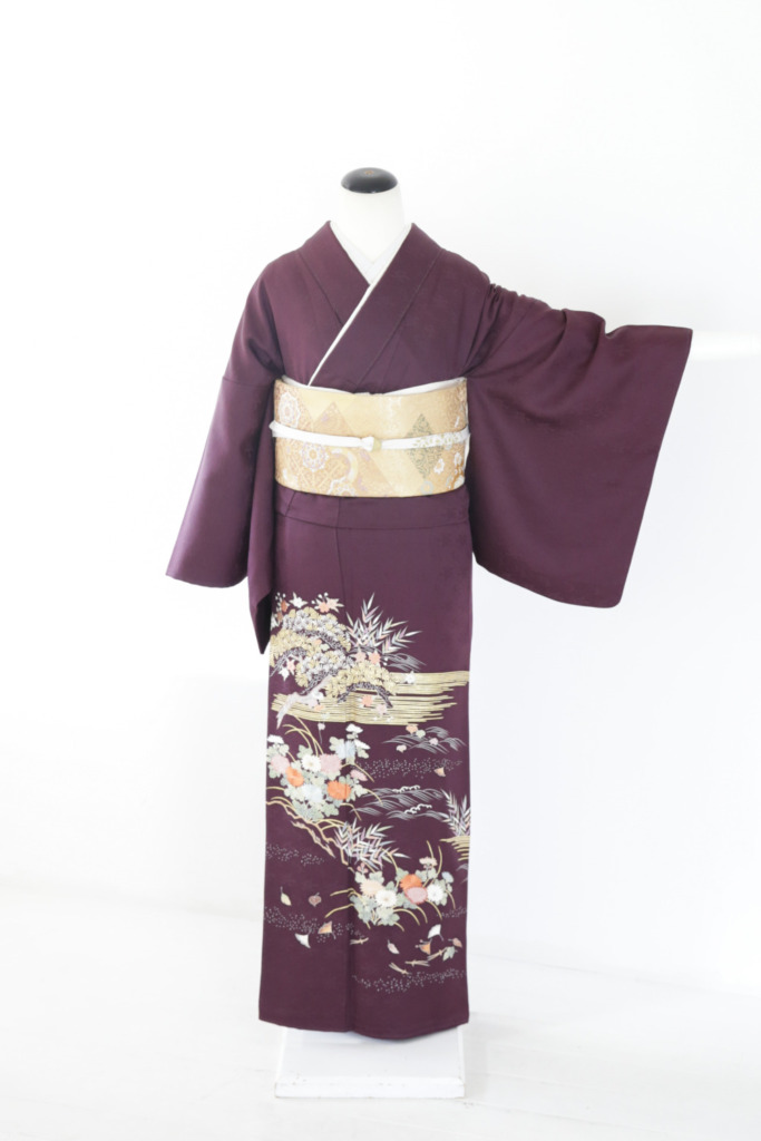 濃紫地松に菊刺繍色留袖