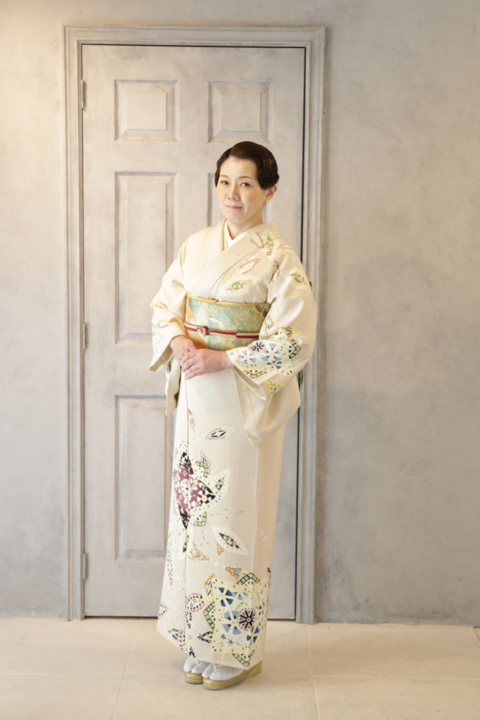 ＜レンタルきもの＞記念撮影へ　訪問着