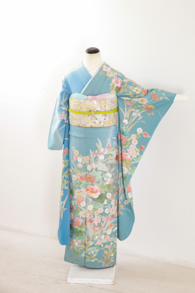 水色地スワトウ刺繍振袖