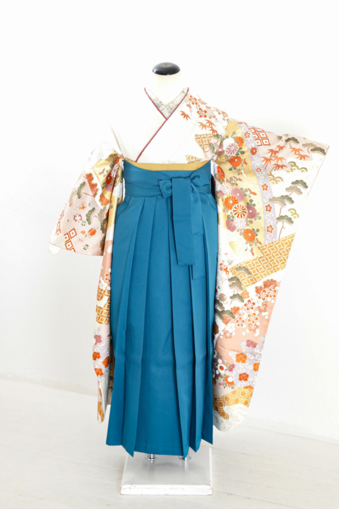 白地吉祥文様振袖