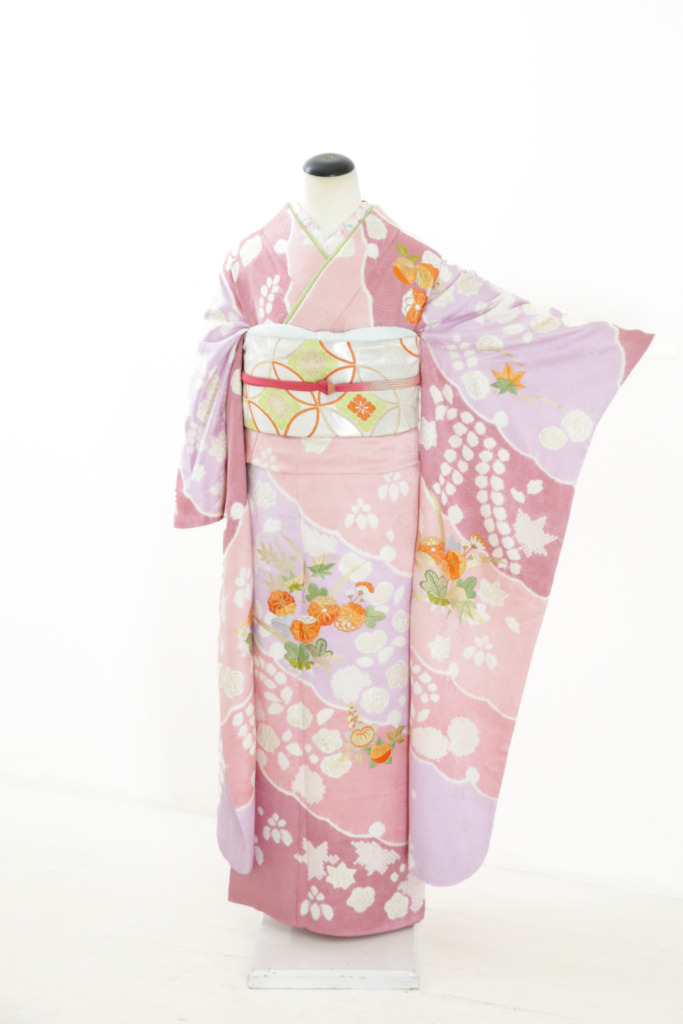 ピンク紫地刺繍花振袖