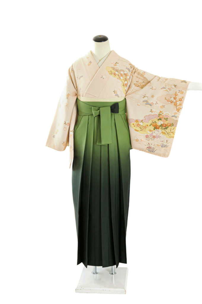 ピンク地雲取り小花訪問着