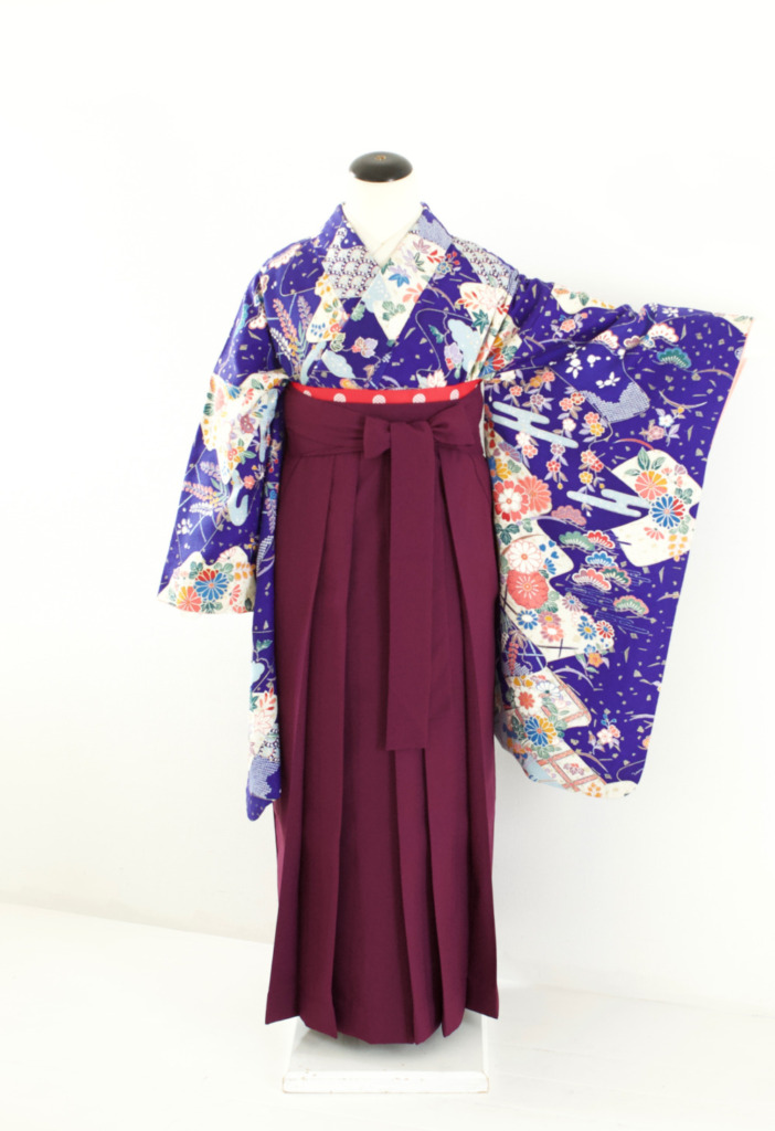 紺地古典柄中振袖