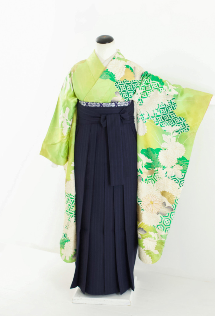 黄緑地白金菊柄振袖〈B〉
