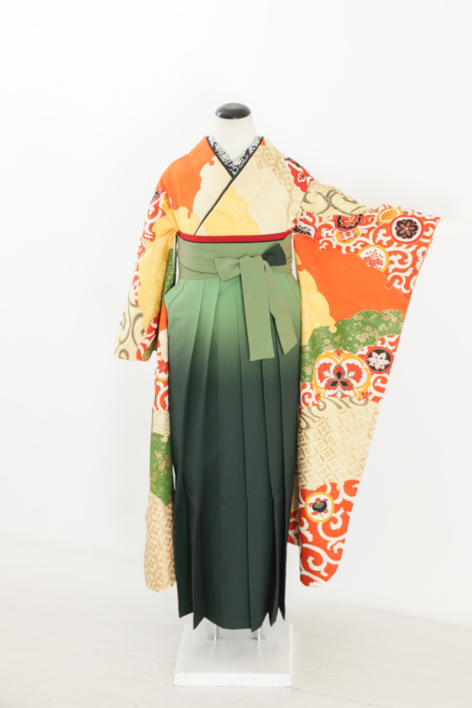 オレンジ雪輪に唐花柄振袖